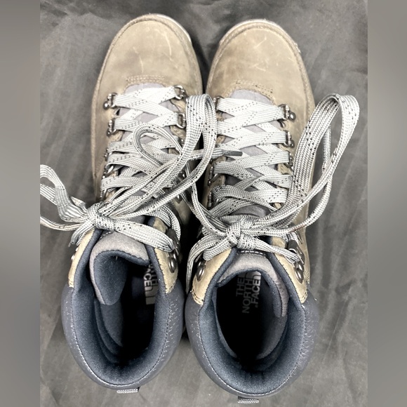 Gray north face boots . - Picture 5 of 5